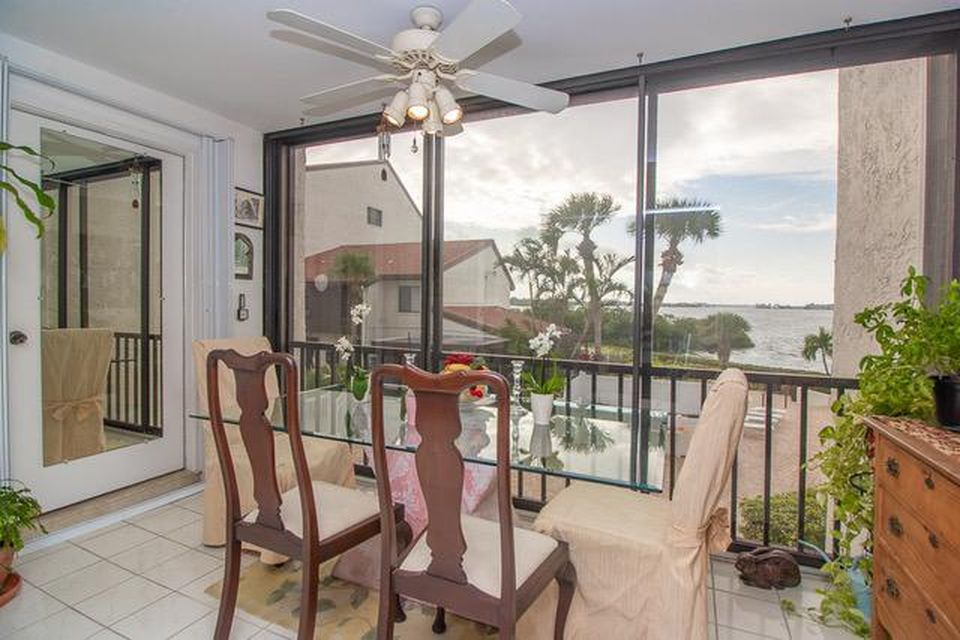 1602 Stickney Point Rd APT 207