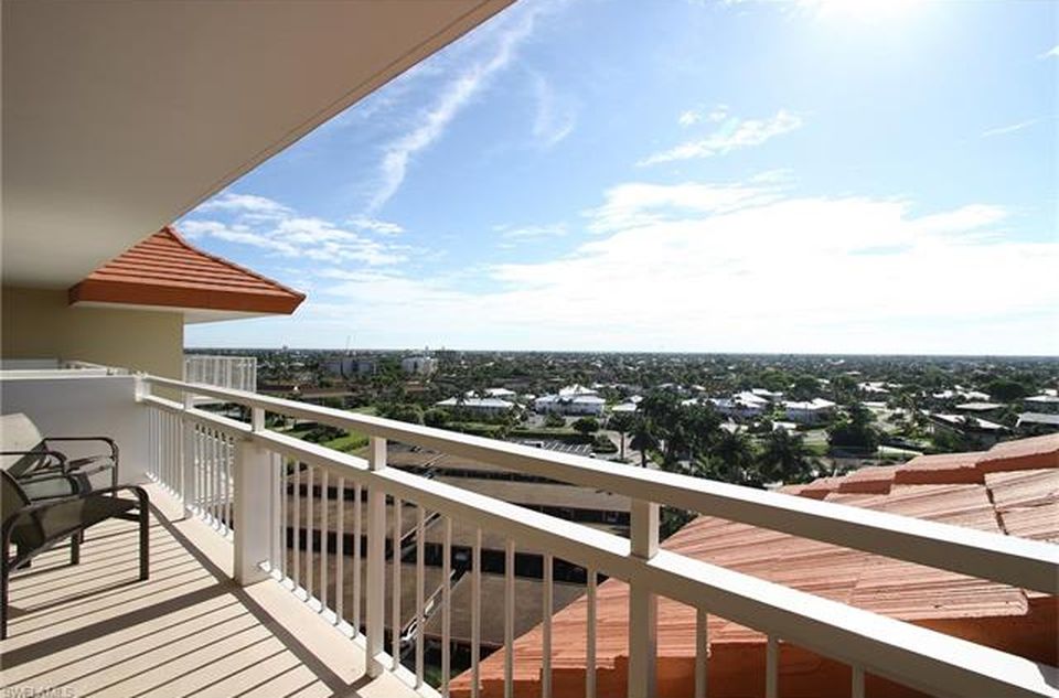 180 Seaview Ct APT 1104