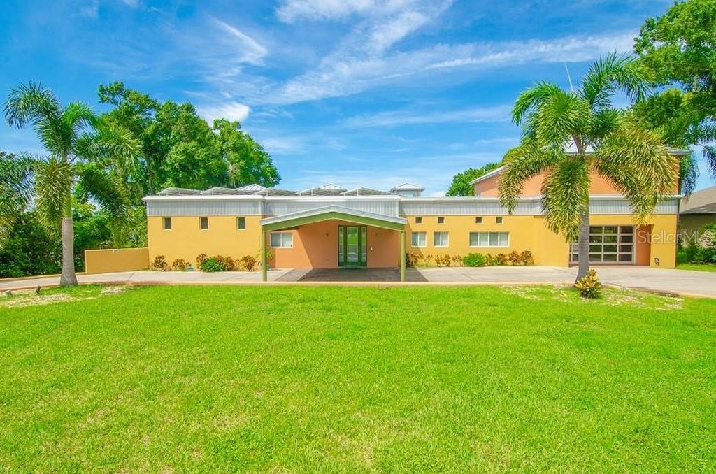 2411 Cypress Gardens Blvd