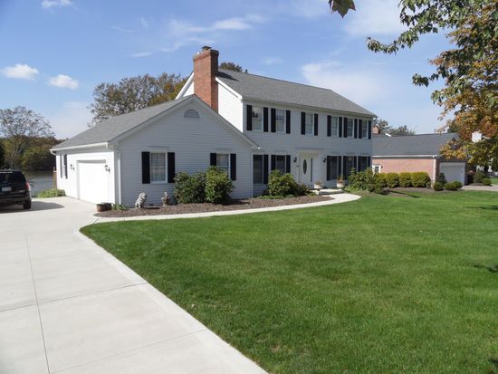 62 Lake Forest Dr, Hudson, OH 44236