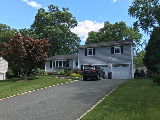 17 Thurston Dr, Livingston, NJ 07039