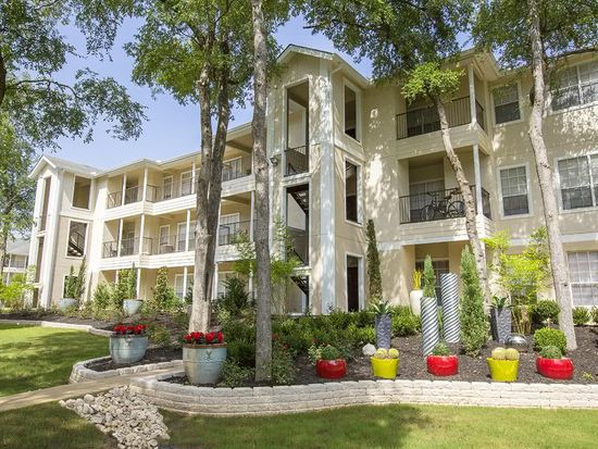 The Element At University Park Apartment Rentals Bryan Tx Zillow Lush Landscaping And Freshly Painted Buildings Welcome You To Your New Home Map Of Bryan Tx Centered