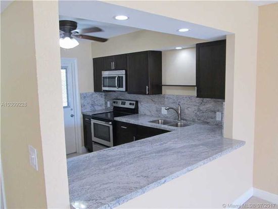 Forrent Spacious Unit For Rent 2 Bedrooms 2 Bathrooms Beautiful Quiet Community Great Corner Unit Wi Cool Pools Pompano Beach Basketball Court Flooring