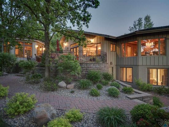 1200 E Cedar Pl, Sioux Falls, SD 57103