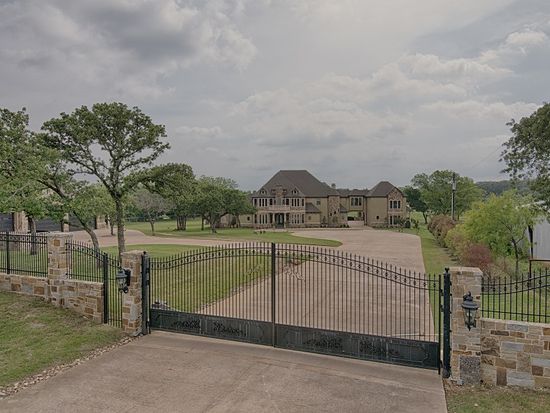4241 Sherman Oaks Burleson Tx 76028 Zillow