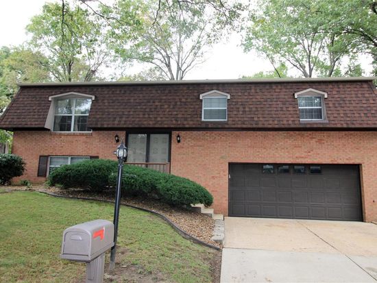 12 Southland Ct, Belleville, IL 62221