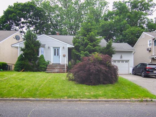 424 Greenwich St, Bergenfield, NJ 07621