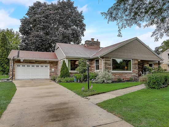 2825 N Colonial Dr Milwaukee Wi 53222 Mls 1708216 Zillow