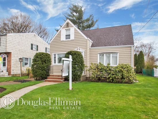 28 Dail St New Hyde Park Ny 11040 Zillow