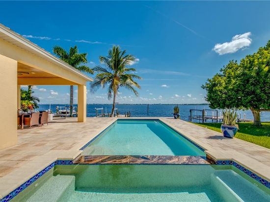 5635 Riverside Dr Cape C Fl 33904 Mls 218070278 Zillow