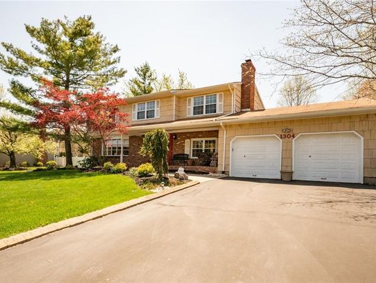 1304 Aaron Rd North Brunswick Nj 08902 Zillow