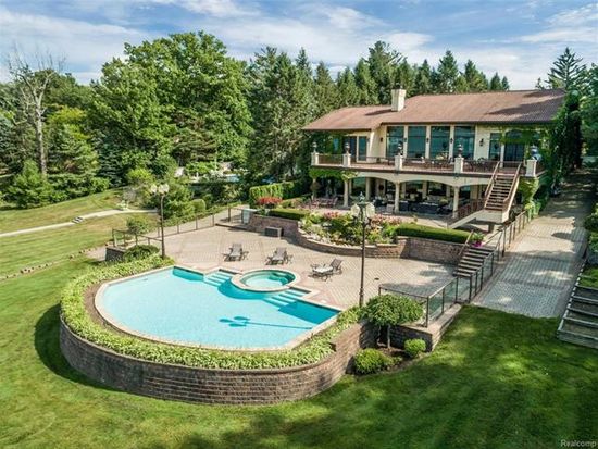 2898 Walnut Lake Rd West Bloomfield Mi 48323 Mls 218083577 Zillow
