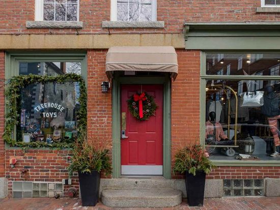 135 Market St Suite C Portsmouth Nh 03801 Zillow