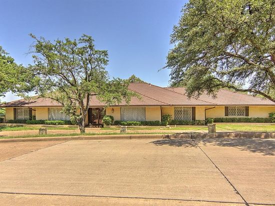 1610 Camelot St Grand Prairie Tx 75050 Zillow 1610 Camelot St Grand Prairie Tx 75050