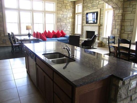 Tuckaway At Frontier Apartment Rentals Lawrence Ks Zillow