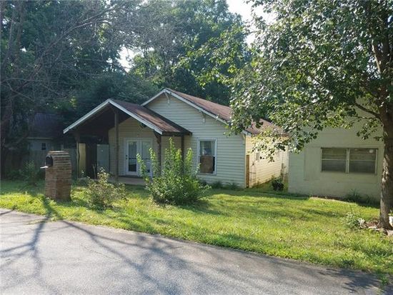 413 Kincaid St, Lenoir, NC 28645