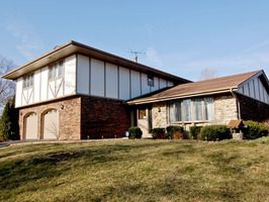 300 Woburn Ln Schaumburg Il 60173 Zillow