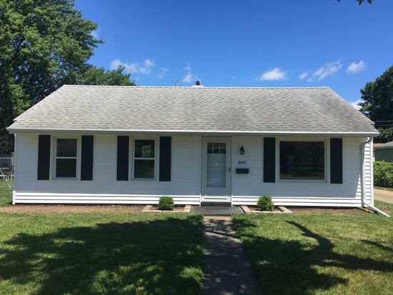 2211 W Overbrook Dr Peoria Il 61604 Zillow
