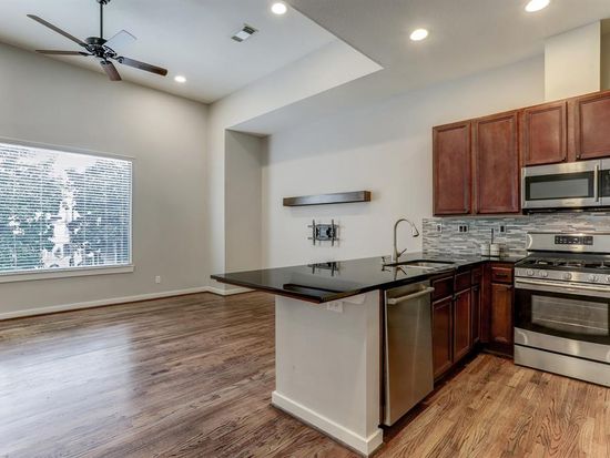 4440 Center St Houston Tx 77007 Zillow