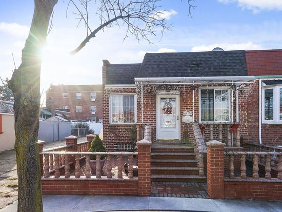 64 32 73rd Pl Middle Village Ny 11379 Zillow