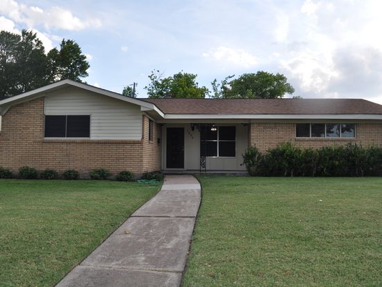 102 Saintsbury Circle In Waco Tx Call Camille Johnson Realtors For More Information On Properties Like This One 25 Selling Real Estate Real Estate Estates