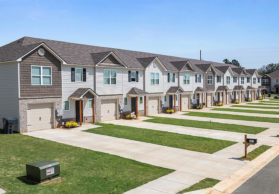 Driftwood Townhomes Streetscape 5 13 25