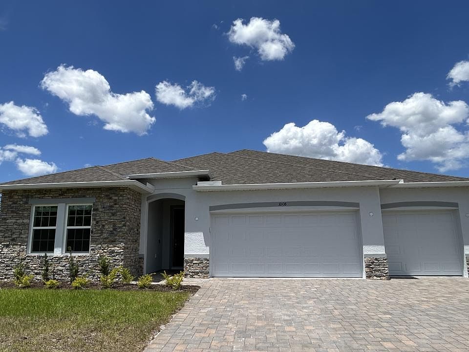 Introducing Pine Ridge, single-family homes with no CDD fees in Beverly Hills, Florida.