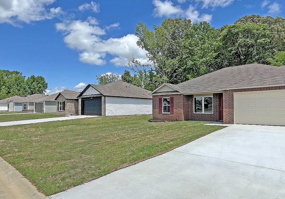 Chestnut Farms Streetscape