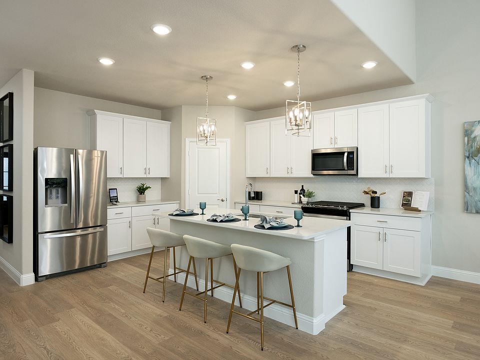 With a spacious kitchen and large prep space, making meals has never been so easy.