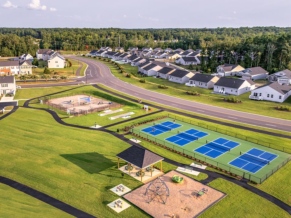 THE LOWEST PRICED TOWNHOMES IN AN AMENITY-FILLED COMMUNITY