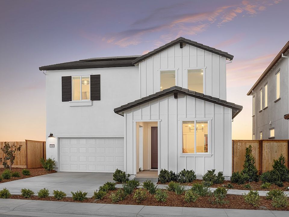Mahogany Farmhouse L Exterior