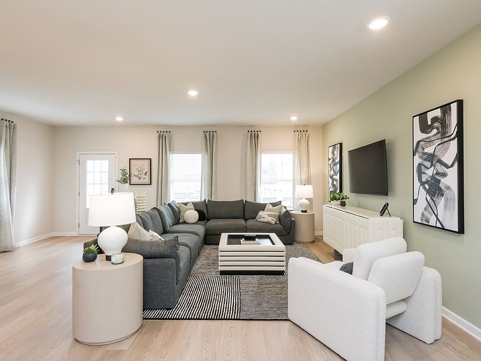 Welcome home to the Cromwell floorplan modeled at Martin Springs.