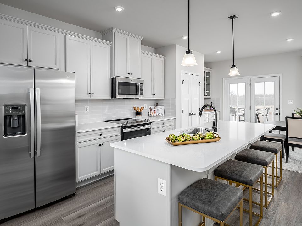 LUXURY TOWNHOMES WITH ULTIMATE CONVENIENCE