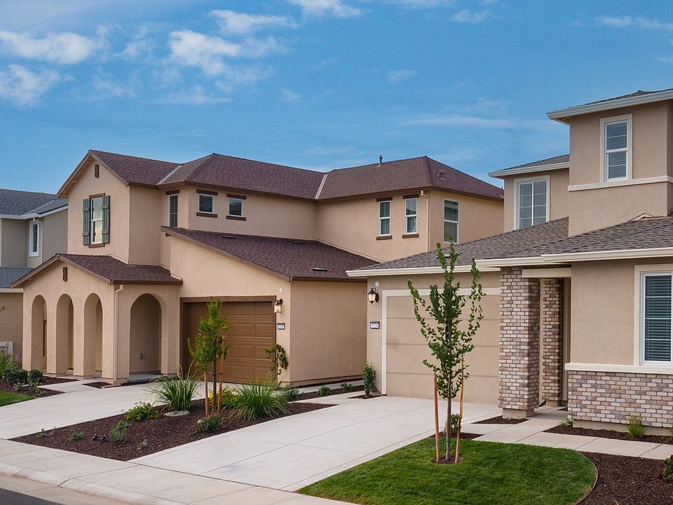 Bordeaux II at Vineyard Parke streetscape