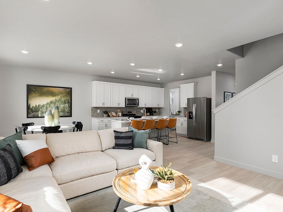 SLC_Willow_ 2412_Kitchen Living-Area_C_903-N-200-E-Santaquin-UT.jpg