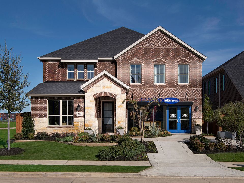 Photo representation of the Mirabel model. Colors, finishes and options will vary.