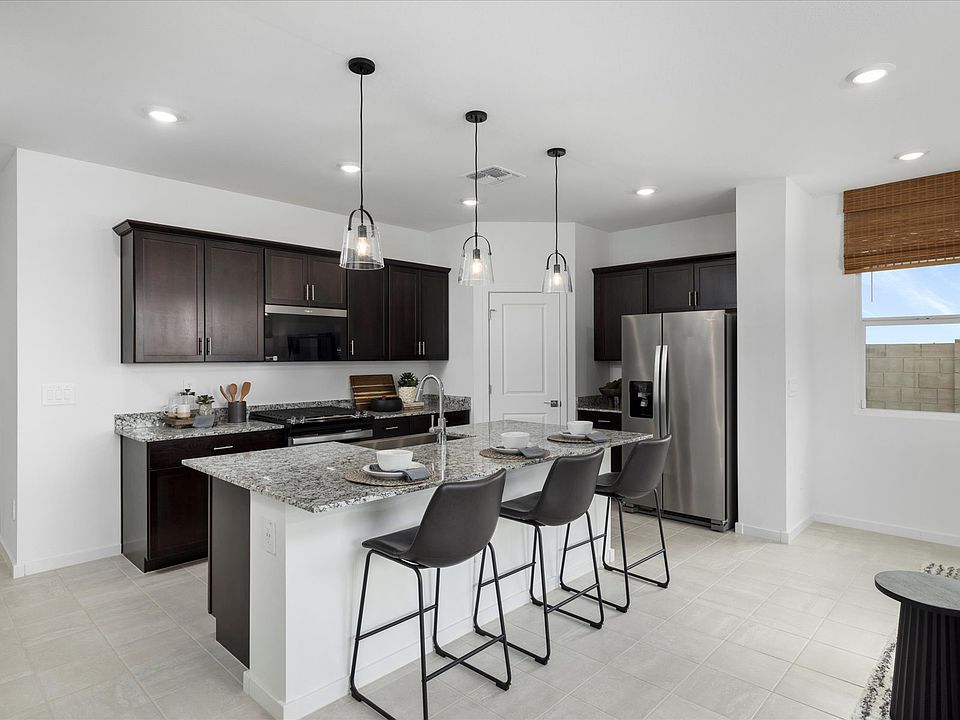 The Leslie floorplan modeled at Anthem at Merrill Ranch