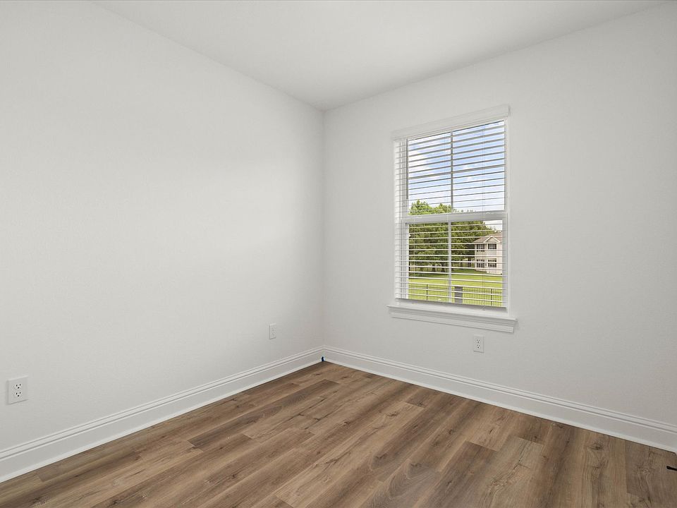 Secondary Bathroom in the Parker floorplan at a Meritage Homes community in Gulfport, MS.