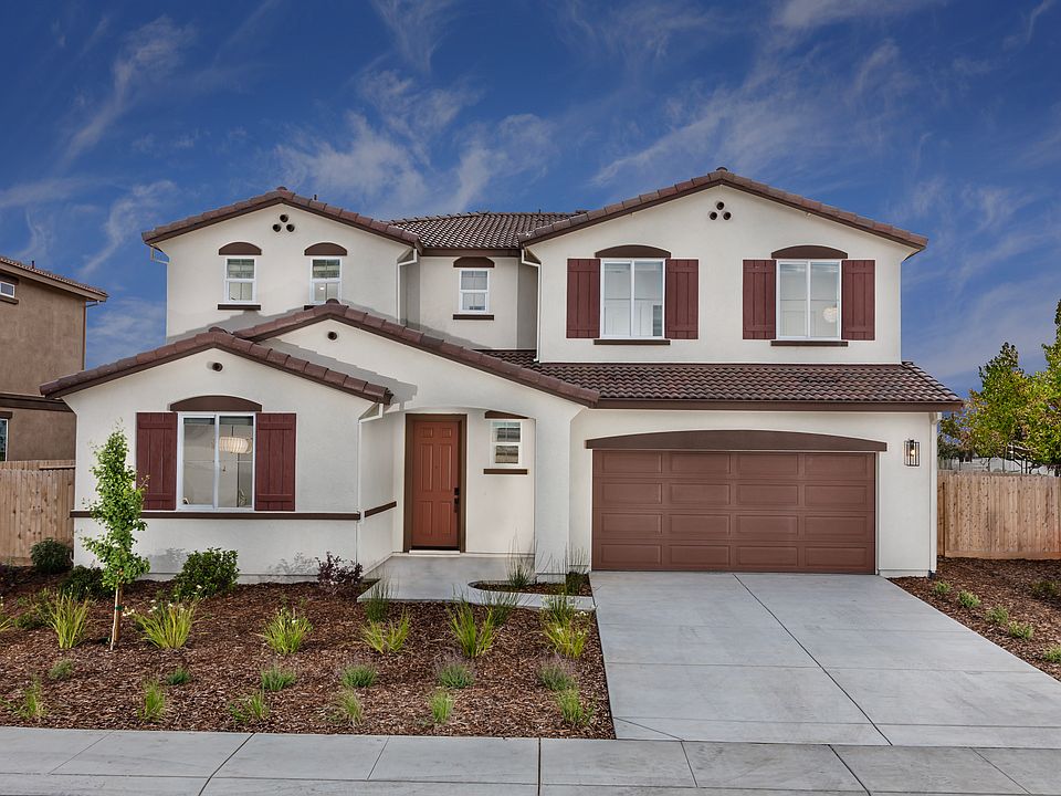 Modeled Residence 5 of Aspen at Villa Ticino in Manteca, CA.