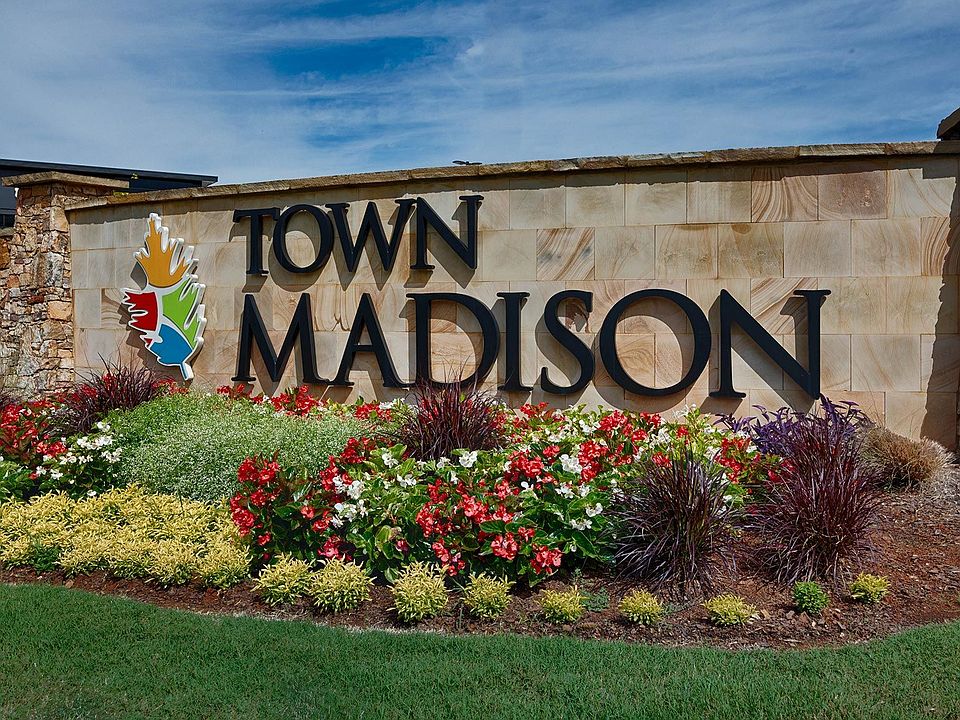 Town Madison - Entrance