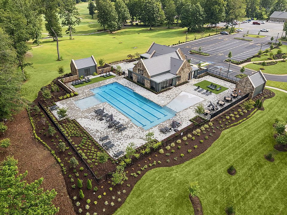 Viniterra Pool and Clubhouse