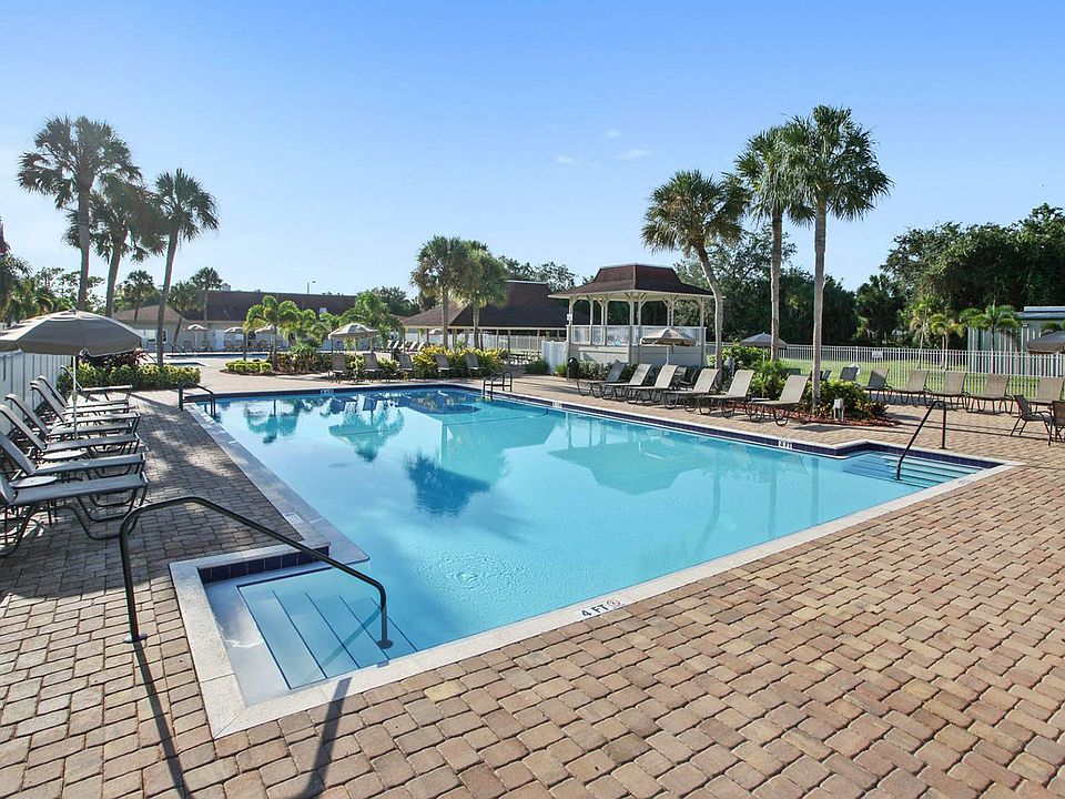 2 Swimming Pools