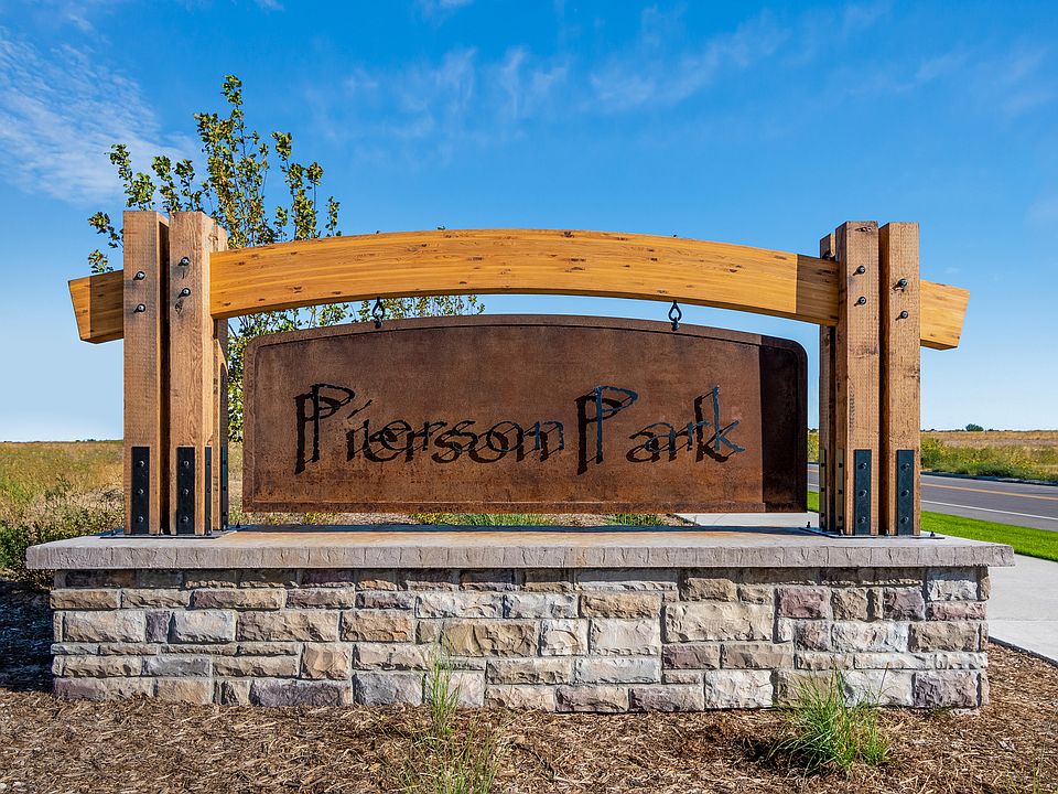 Stunning Pierson Park monument sign, located at the entrance of the community.