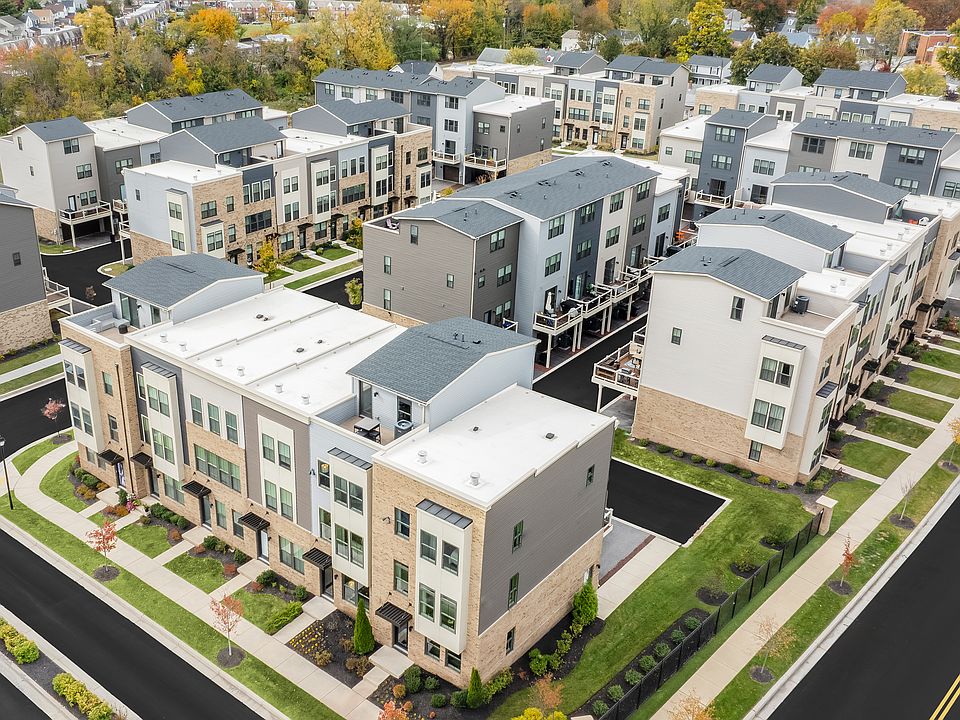 Upscale 3 and 4 story townhomes near downtown Baltimore with garages and no city taxes.