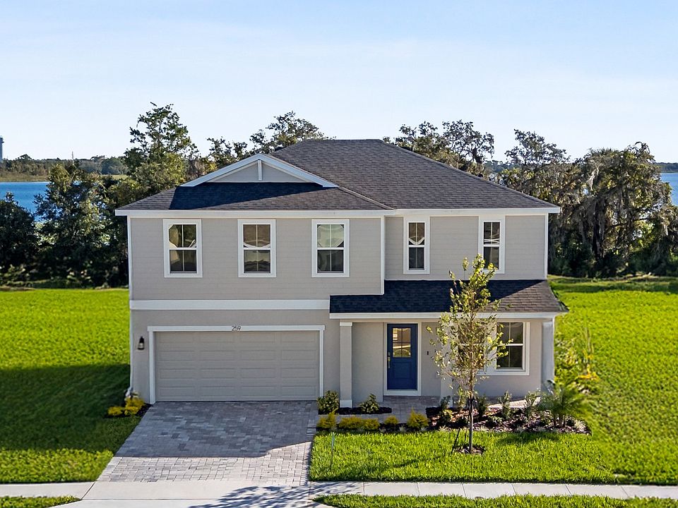 This beautiful 2 Story 4 bedroom 2.5 bath home located on Lake Fannie in Willowbrook North in Winter