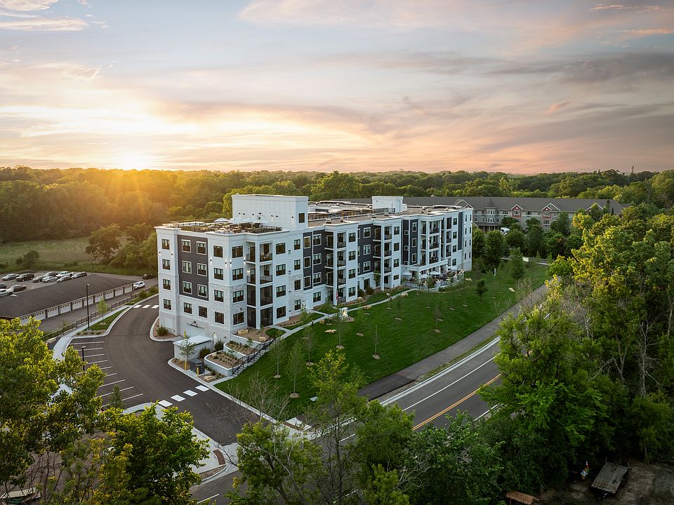 Now open Lakeside living for 62 .