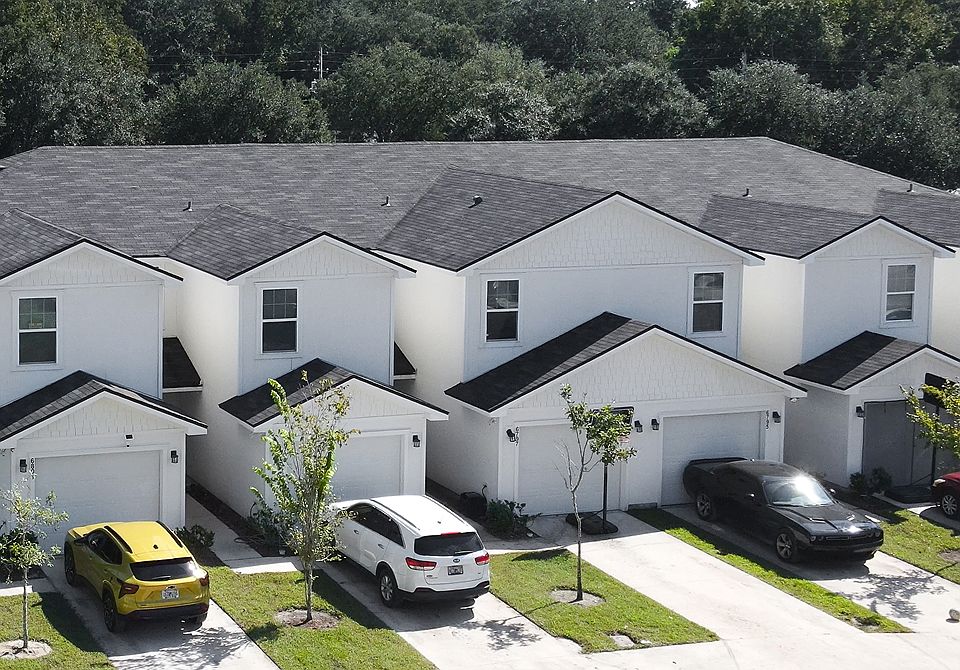 Oak Hill Village Townhomes Streetscape 7 24 25