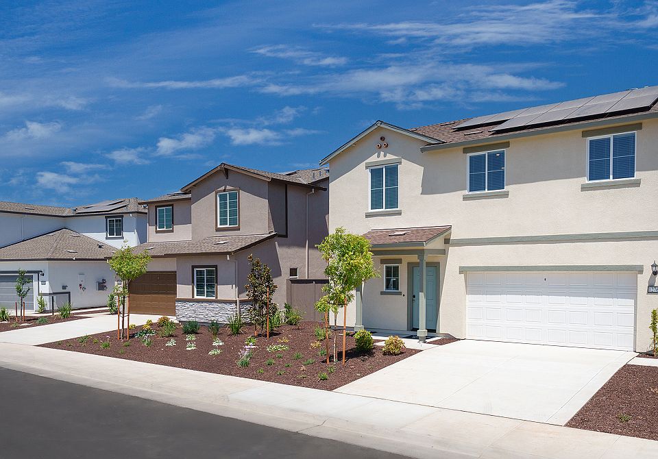 082525 Aqua The Preserve Streetscape