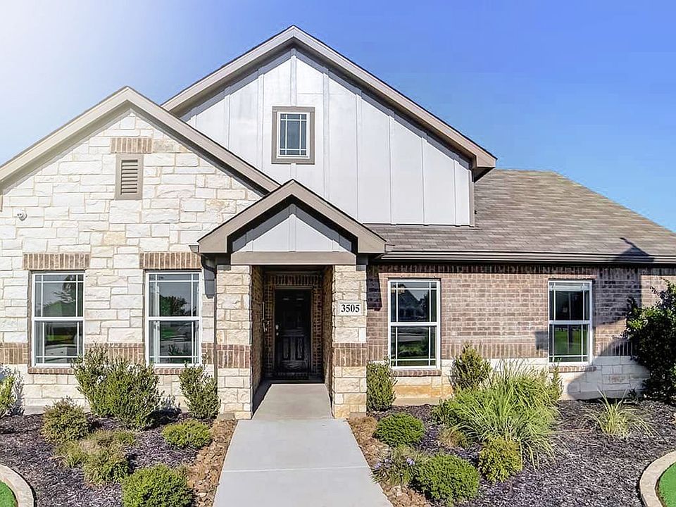 Exquisite stone facade and sloped roof in Cloud Country showcase understated elegance and style.